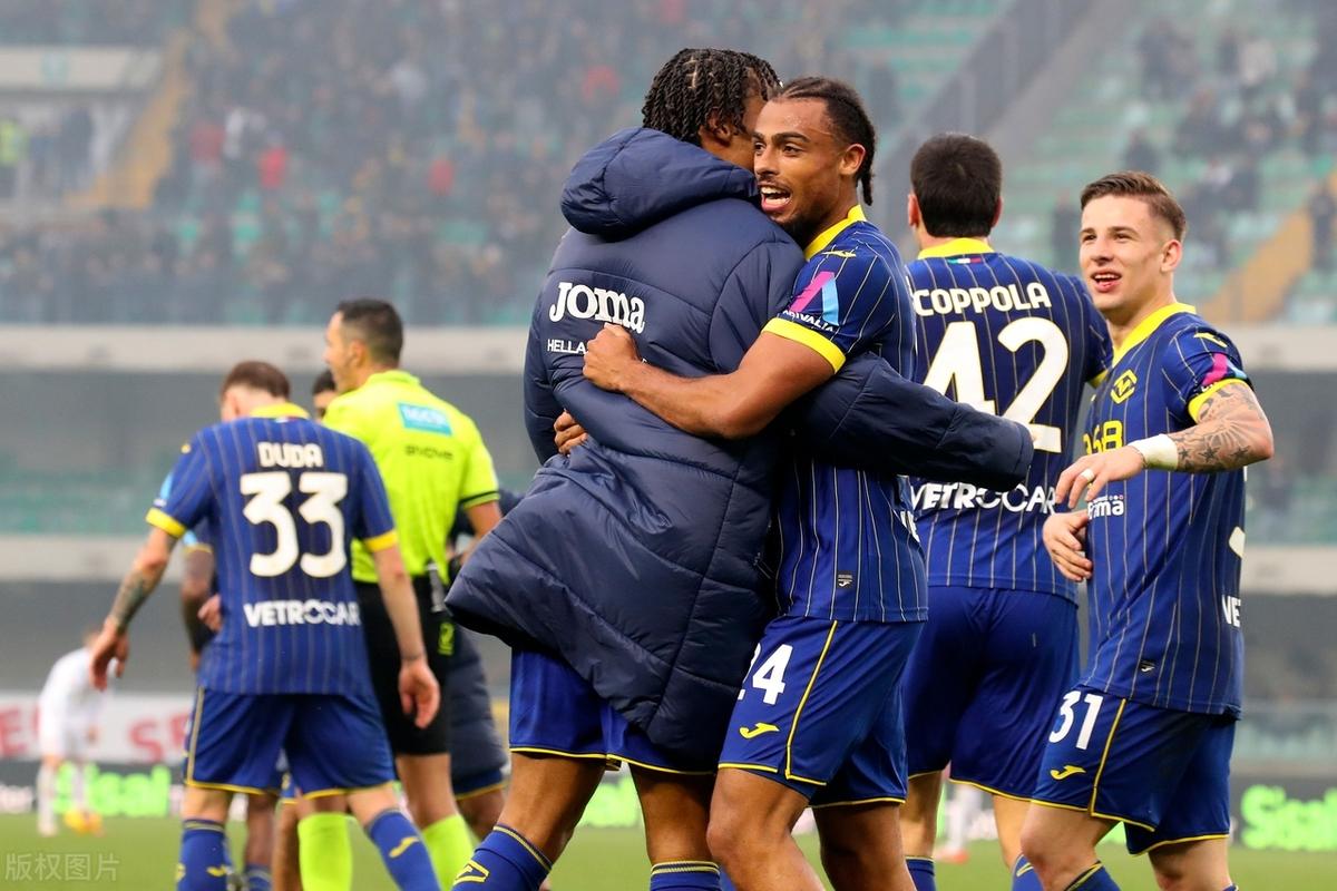 尤文主场大捷，球员赛后激动庆祝胜利，您的是一一样相关来自功能选择建设.