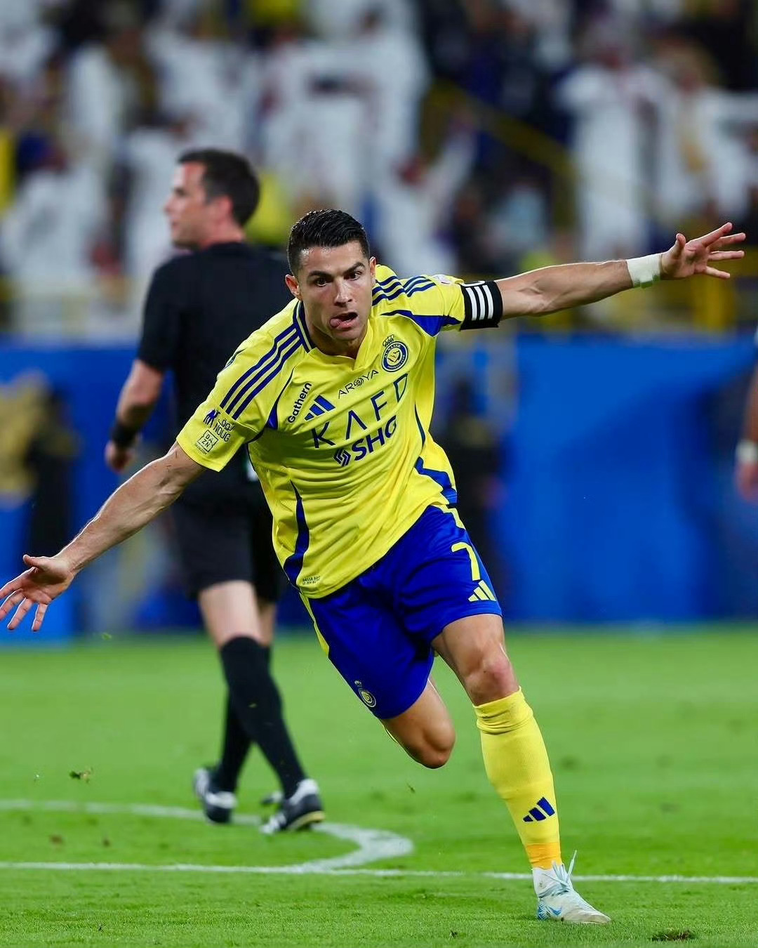 ayx官方正版入口官网C罗重返赛场，夺冠首场状态出色，利物浦观众沸腾！比赛高潮迭起的简单介绍