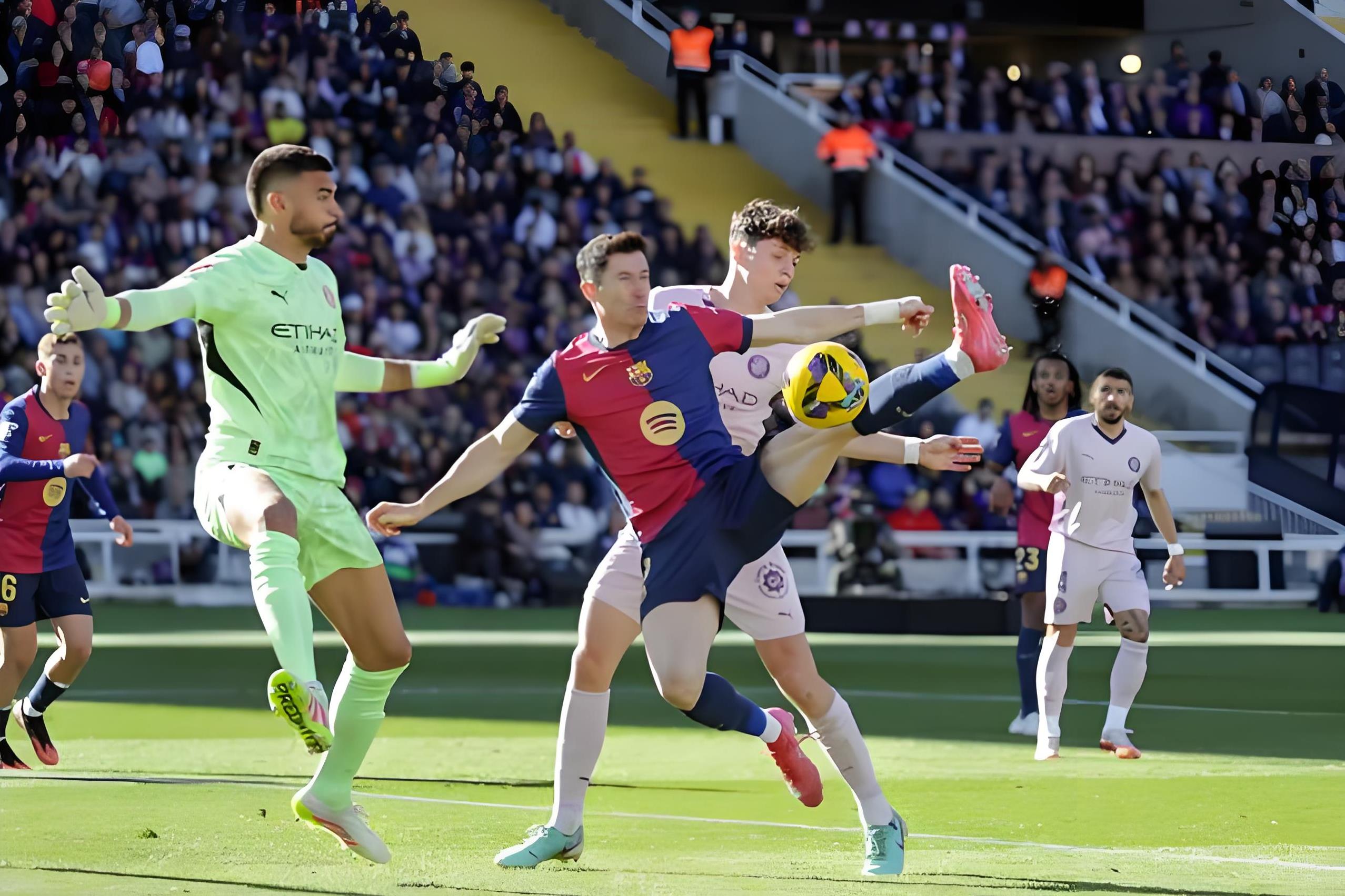 爱游戏(中国)官方网站入口包含莱万多夫斯基连续五场比赛得分超过突破纪录，西班牙队挑战极限！的词条