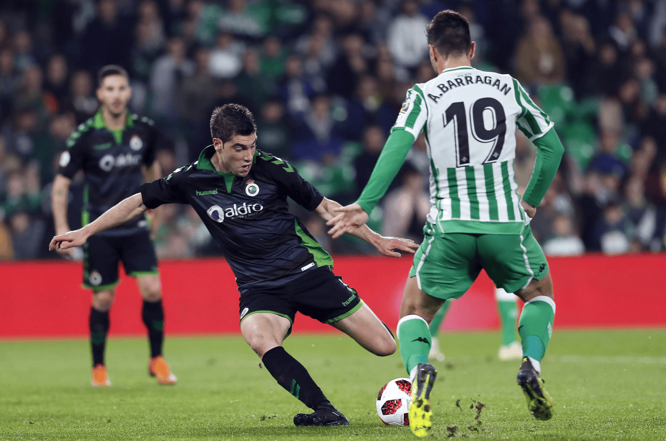 爱游戏官网下载地址包含赛地聚焦：西甲今晚热度飙升；上海申花状态回暖；压力陡增；身体对抗强度拉满的词条